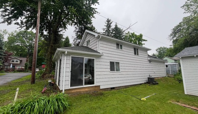 Remodeled cozy retreat with a lake front view on Devils Lake. Pet Friendly!