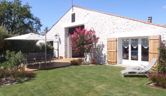 Renovated barn, 85150 Saint-Mathurin, Vendee, Pays de la Loire, quiet guaranteed