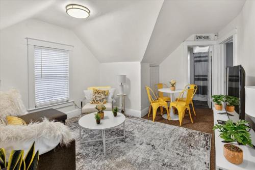 Renovated Dog Friendly 4 bedrooms Sleeps 9