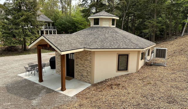 Ridge Top - Walk to Glen Arbor - Pet-Friendly - Close to Sleeping Bear Dunes