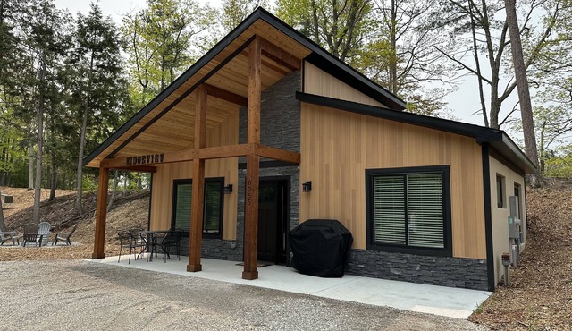 Ridge View - Walk to Glen Arbor - Pet-Friendly - Close to Sleeping Bear Dunes