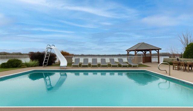 River Dream & Heated Pool & Movies & Dock & BBQ & Notre Dame