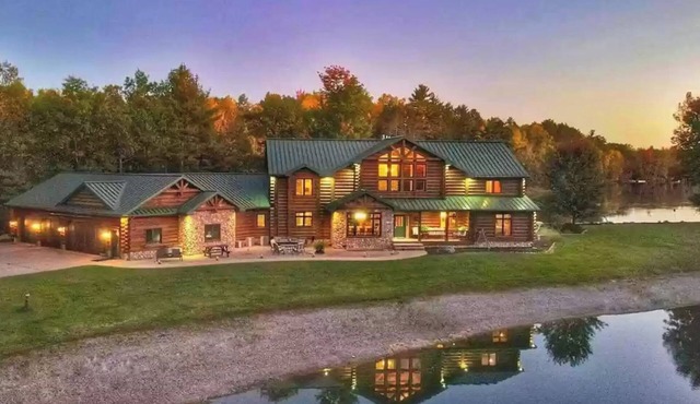 River Ridge Lodge: Luxury Lodge on the Menominee River