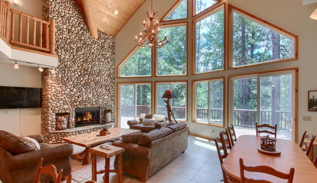 Rivercrest Lodge with Hot Tub-Pool Table-Firepit