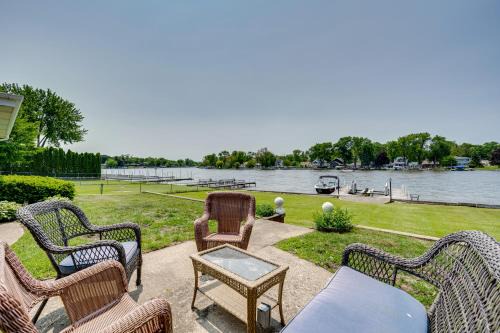 Riverfront McHenry Home w/Dock & Kayaks
