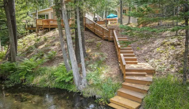 Riverside Retreat: Beautiful River Views & Pet Friendly