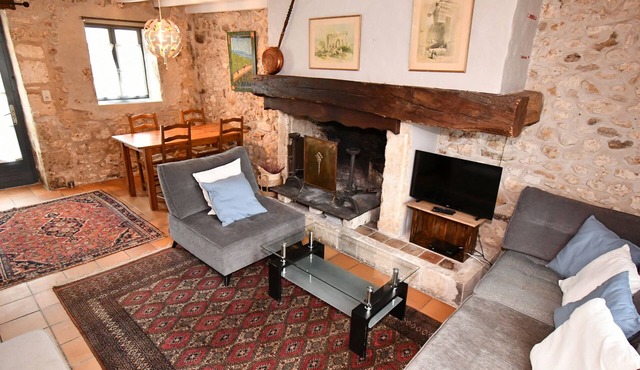 Romantic 3 bedroom two-story self-catered cottage with patio and shared pool
