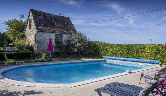 Romantic Loire Valley cottage for 2 with superb heated pool & carp fishing lak