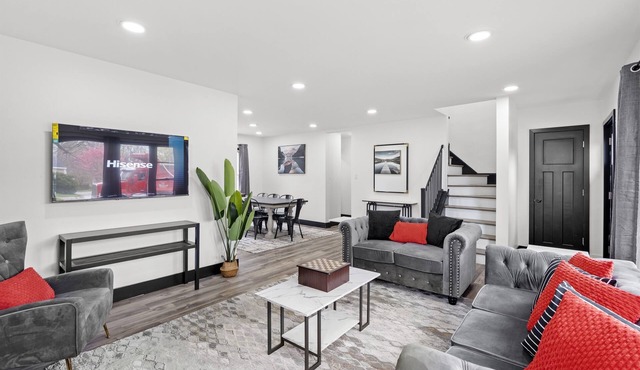 Roomy Retreat–Family&Friends|2 King Beds|Game Room | Valpo University | Dunes
