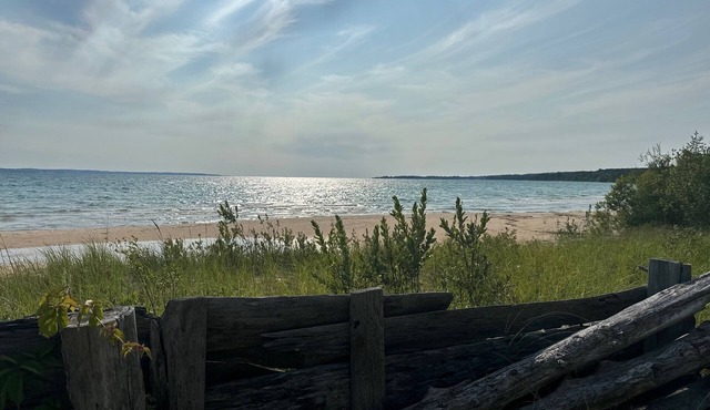 Rustic 5-bedroom cottage with private beach near Harbor Springs