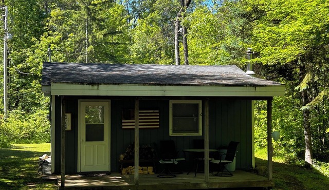 Rustic cabin near recreational, ATV and fishermans dream.