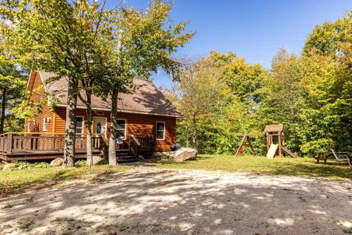 Rustic Cabin Retreat with Firepit & Aurora Skies in Grand Marais, Michigan