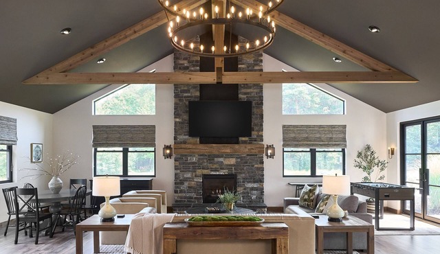 Rustic modern 8 bedrooms, 8 baths, spacious great room, amazing outdoor space!