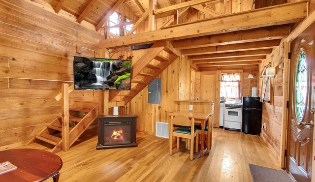 Rustic River Cabin 6 in Savanna