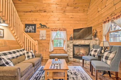 Rustic Rothbury Cabin w/Resort Amenity Access!