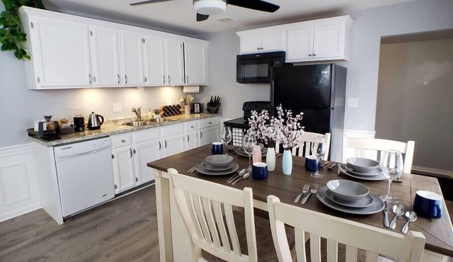 Saint Charles Lovely 2BD | River Trail, Forest Preserve!