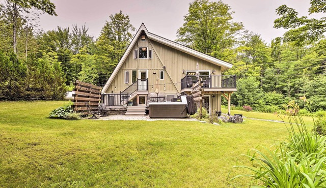 Saltwater Hot Tub & WFH-Friendly Warren Cabin!