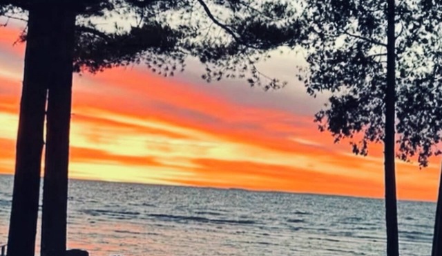 Sandy Toes Retreat, pet friendly & just 25 steps to a sandy beach Lake Michigan.