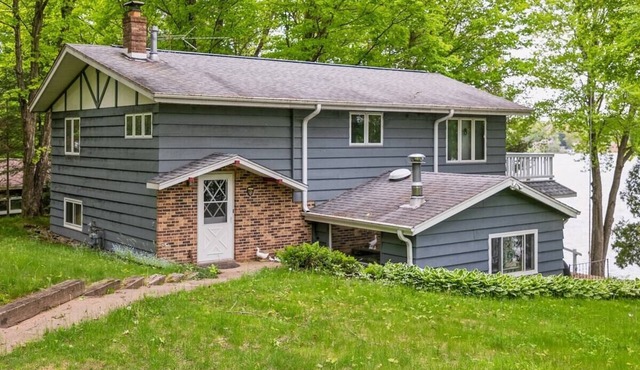 Scenic 4BR Lake View Cottage