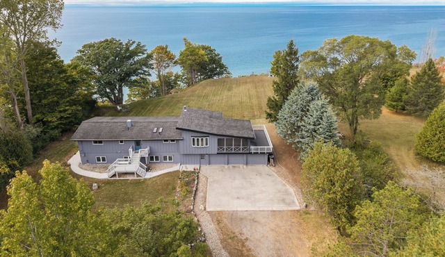 Scenic Shores: Your Front Row Seat to Lake Michigan Sunsets