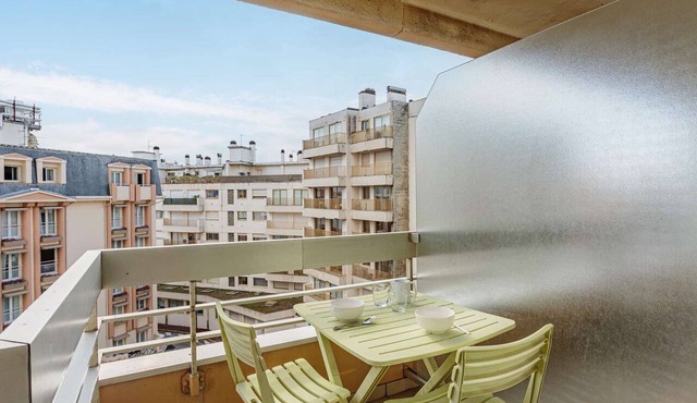 Seafront Studio with Pool in Biarritz in Biarritz