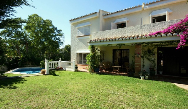 SECLUDED CHARACTER VILLA, CALAHONDA, WALK TO SEA AND RESTAURANTS, QUIET LOCATION