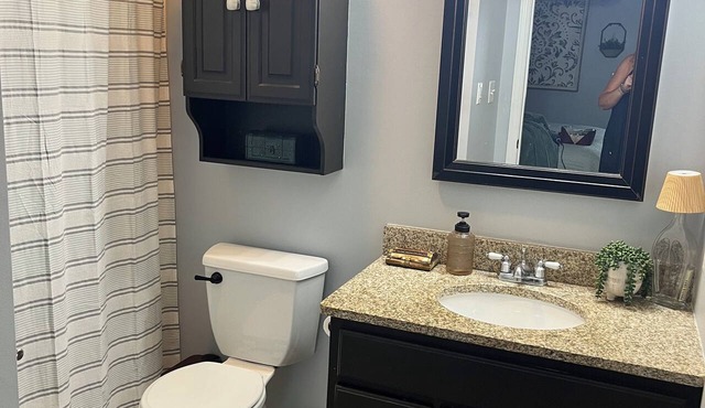 Serene 2-bedroom house with AC in charming Bedford