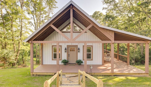 Serene Kentucky Cabin w/Fireplace + Fire Pit!