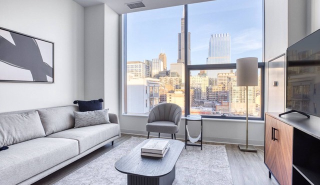 Serene West Loop 2BR w/Gym & Pool in heart of Greektown, by Blueground