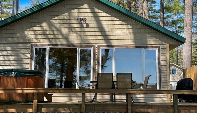 Serenity Beach Haus – Hot Tub & Fire Pit, Near Hiking, Skiing & Snowmobiling