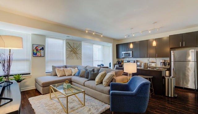 "Serenity of Evanston" 2 BDR/2Bath Modern-Luxe Suite