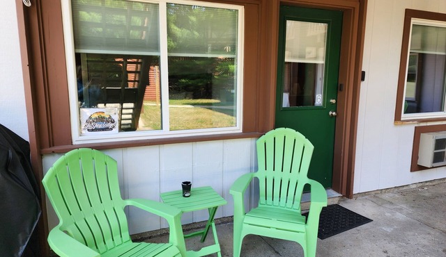Shanty Creek pet friendly, Sleeps 4. 1 bed 1 bath. boat parking.Golf-POOL