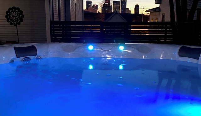 Skyline View with a Hot Tub!