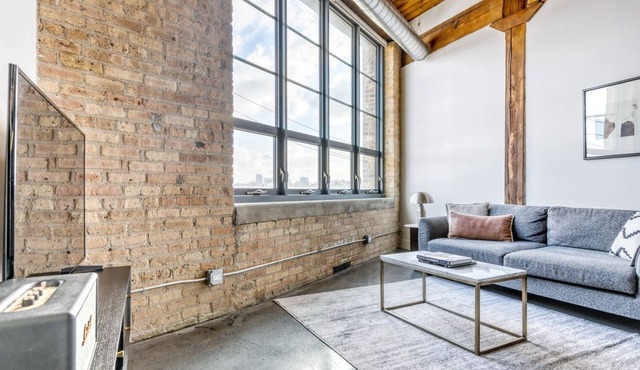 Sleek Lincoln Park 1BR w/Lounge, Roof & Gym, near DePaul, by Blueground