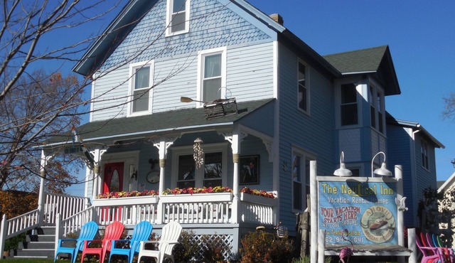 Sleeps 17! DOWNTOWN LAKE GENEVA Fully Licensed for Weekend Rentals!