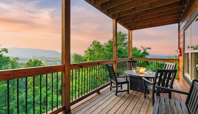 Sleeps 24 | 2 Homes, Hot Tub, Sauna, Movie Theater, Firepit, Pool, Tennis Courts