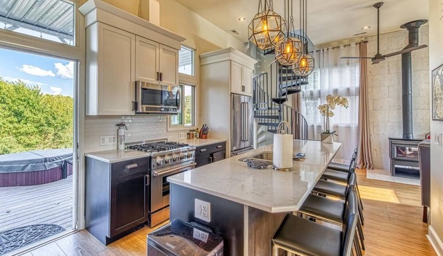 Smart Home, direct Beach Dunes Nat’l Park access, Hot Tub, luxury amenities