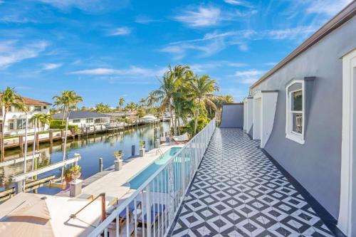 Solara: Waterfront Estate, Pool, Dock, Private Guest Suite