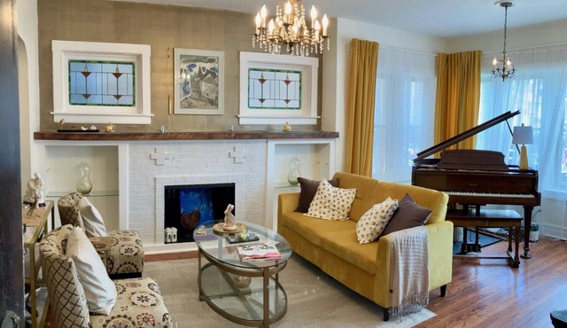 Spacious 2BR, this hidden gem combines vintage allure with urban flair!