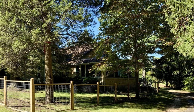 Spacious 3 BDR 3 BA 2 Acre property one minute from Lake Michigan-Dog Friendly! in Coloma
