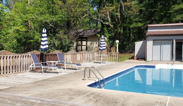 Spacious 3BR 3.5 Ba House with Pool