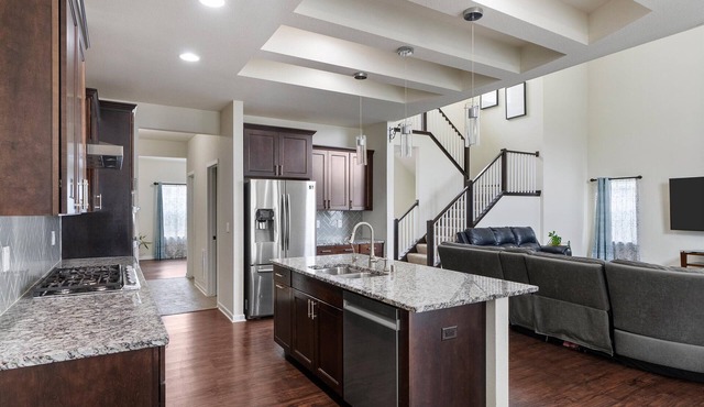 Spacious 5-bedroom house with AC, WiFi in charming Menomonee Falls