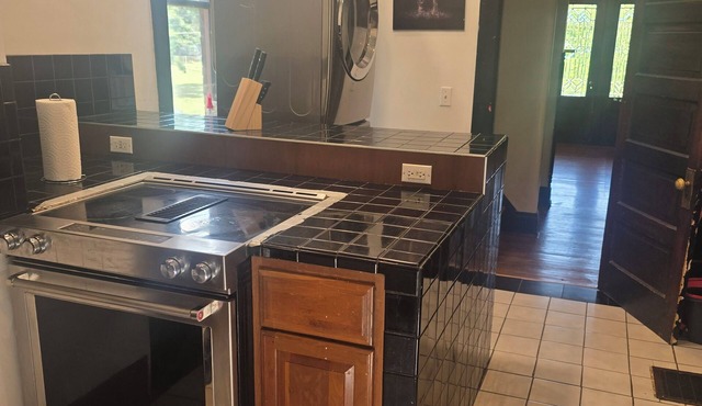 Spacious 5-bedroom house in brilliant Cincinnati with WiFi, AC