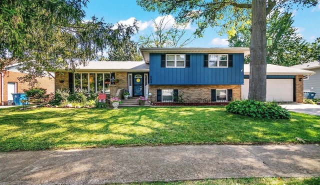 Spacious 5-bedroom Retreat in Bourbonnais - Steps from Campus
