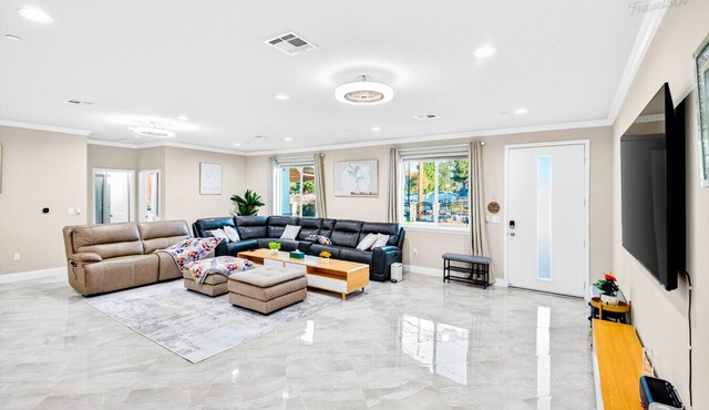 Spacious 9BR Home + Parking + Near DTLA #TravelSGV