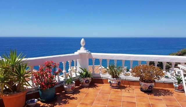 Spacious and bright penthouse with panorama seaview