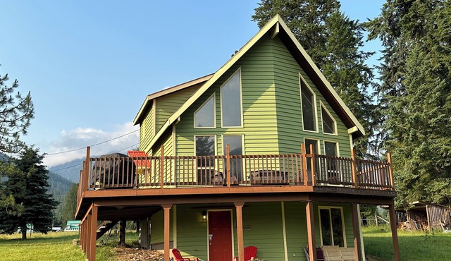 Spacious and comfortable home nestled in the mountains by Kootenay Lake in Nelson
