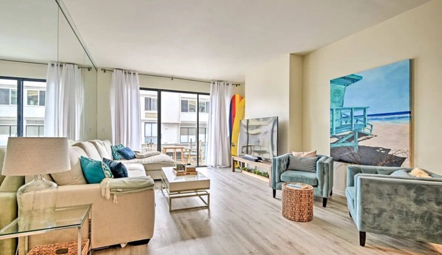 Spacious beachfront condo retreat - views, free parking, pet-friendly