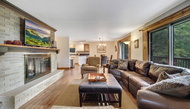 Spacious, cozy, private setting home close to Boyne Mountain and Deer Lake