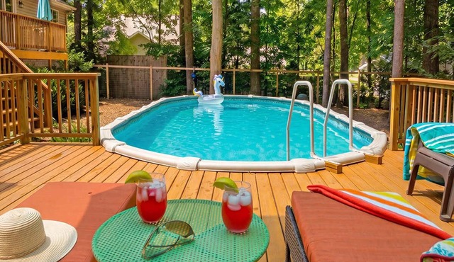 Spacious Dog Friendly Home w/heated pool, fenced yard, gas grill, & fire pit